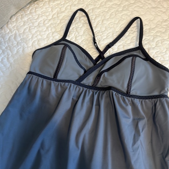 Lululemon tank. - Picture 2 of 7